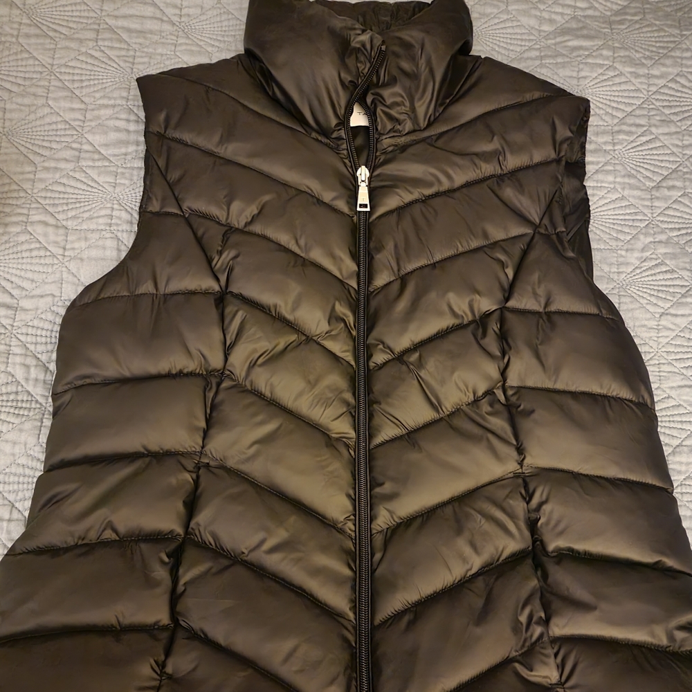 T Tahari Puffer Vest Black
